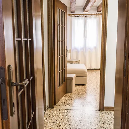 Διαμέρισμα Rialto Corte Dei Sansoni Canal View By Wonderful Italy