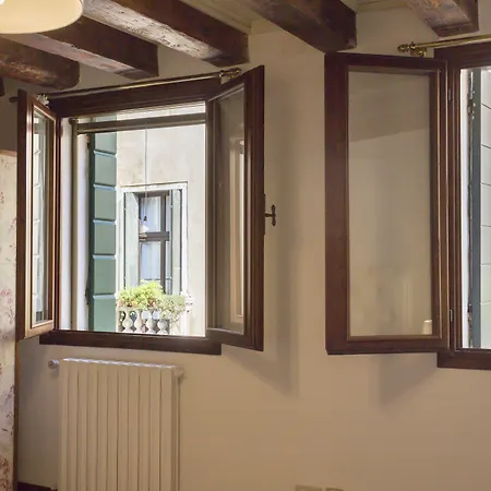 Διαμέρισμα Rialto Corte Dei Sansoni Canal View By Wonderful Italy *