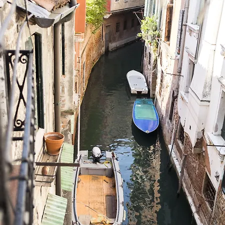Apartment Ai Sansoni Canal View By Venicescape Venedig