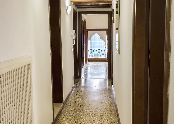 Rialto Corte Dei Sansoni Canal View By Wonderful Italy