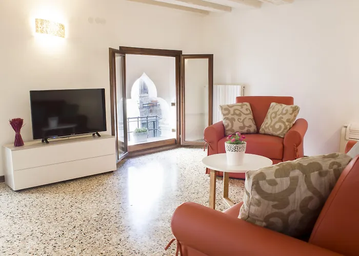 Rialto Corte Dei Sansoni Canal View By Wonderful Italy Venise