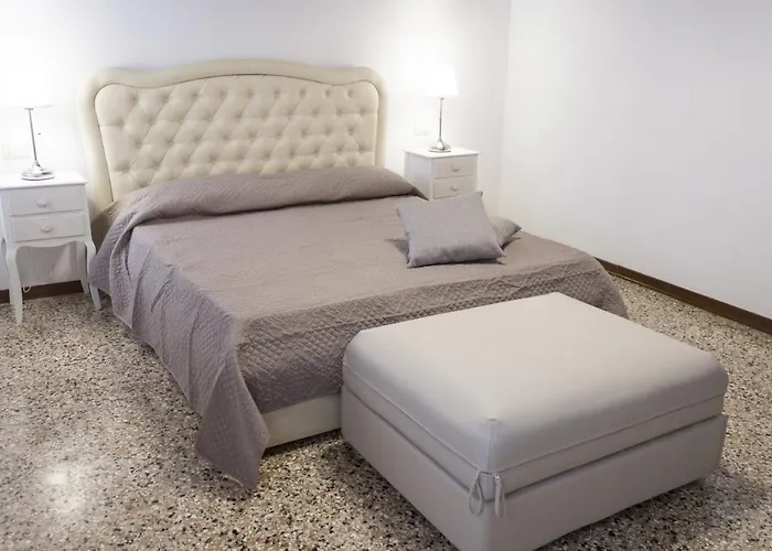 Rialto Corte Dei Sansoni Canal View By Wonderful Italy